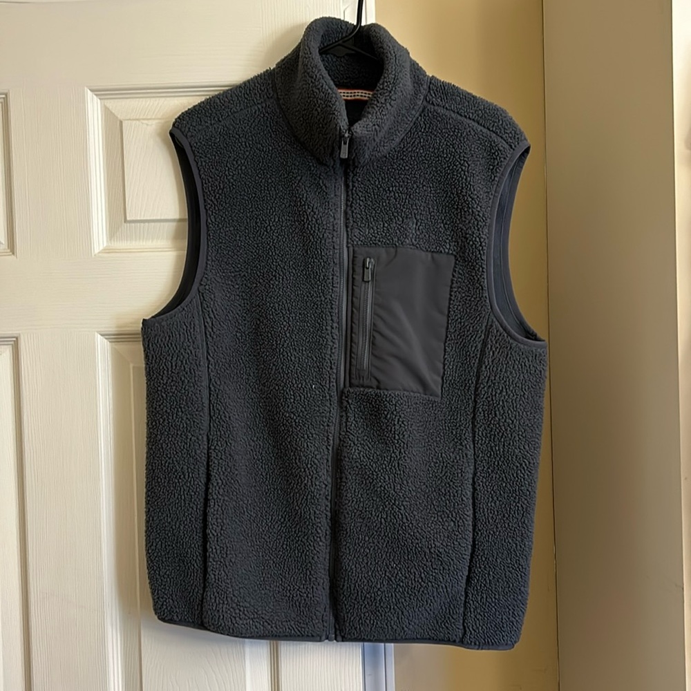 The Normal Brand - Henry Sherpa Vest. Navy (I think it looks grayish). Size M.